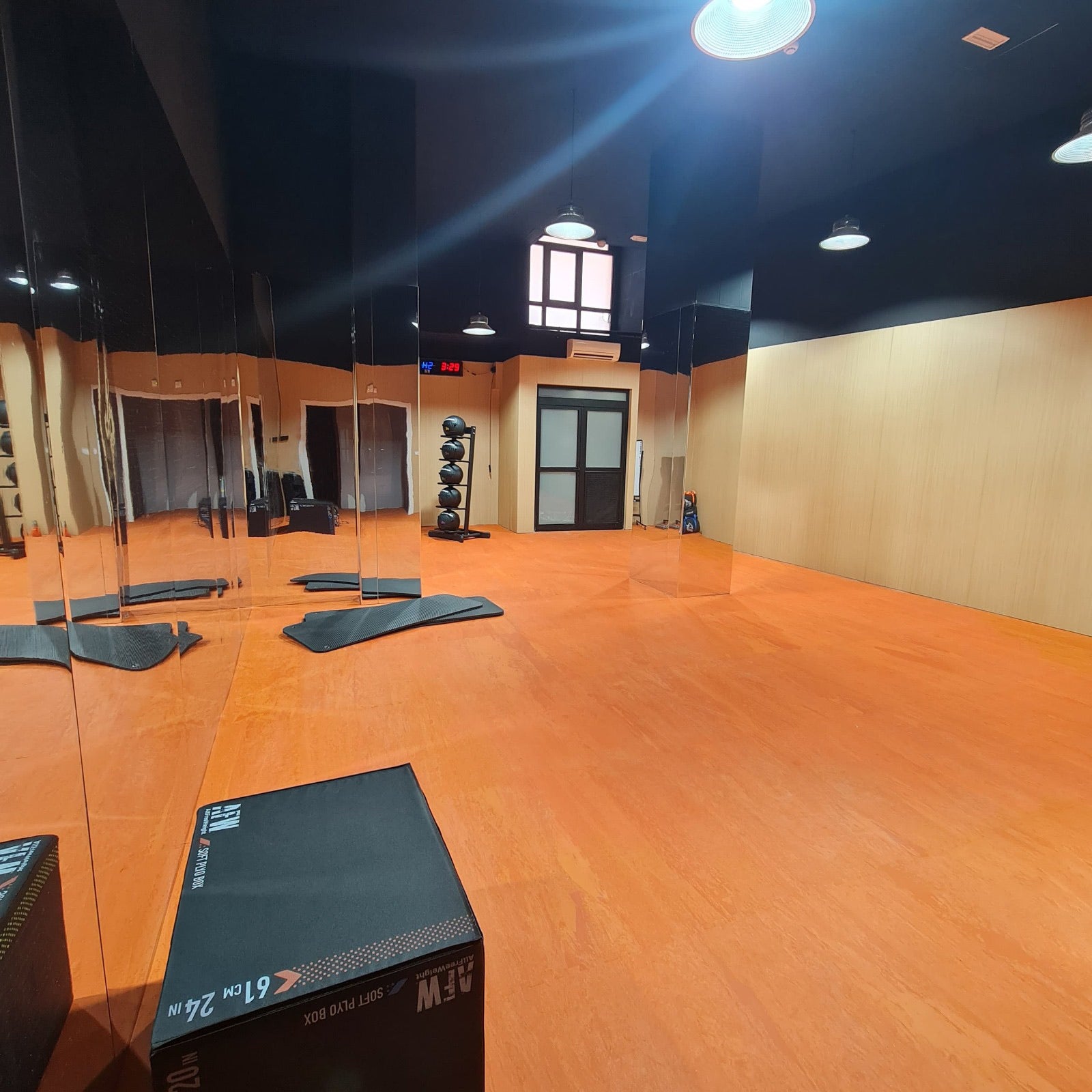 🥇 Fitness Pro – 7mm Interlocking Gym Flooring